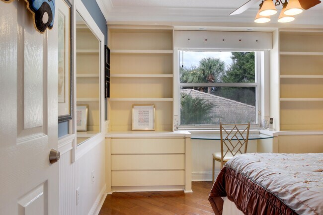 Building Photo - 2070 Chagall Cir