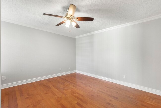 Building Photo - 2750 Holly Hall St