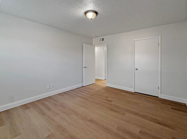Building Photo - 5564 E Virginia St