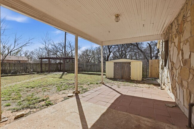 Building Photo - 1328 Hazelwood Dr