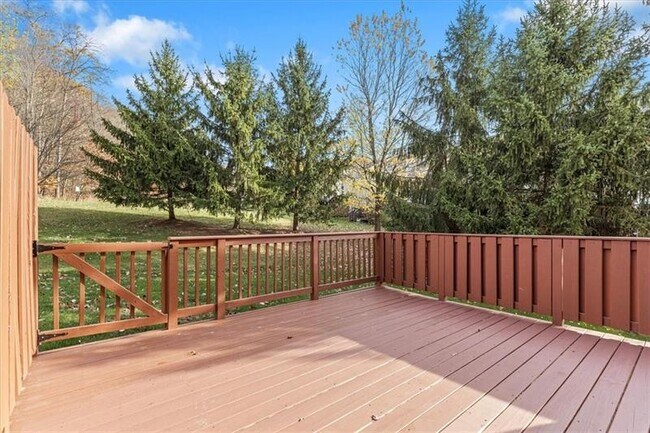 Building Photo - 700 Bush Dr