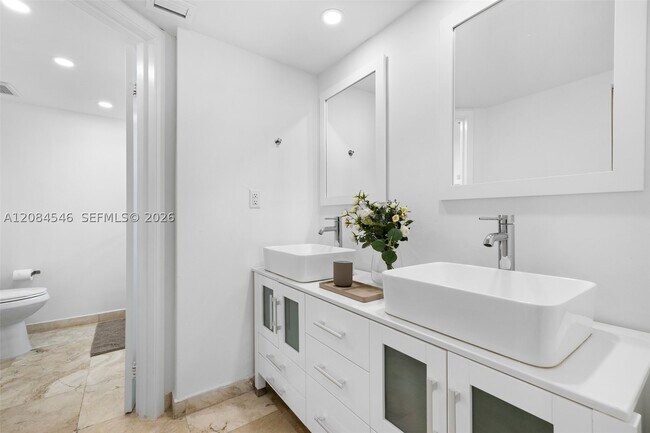 Building Photo - 2401 Collins Ave