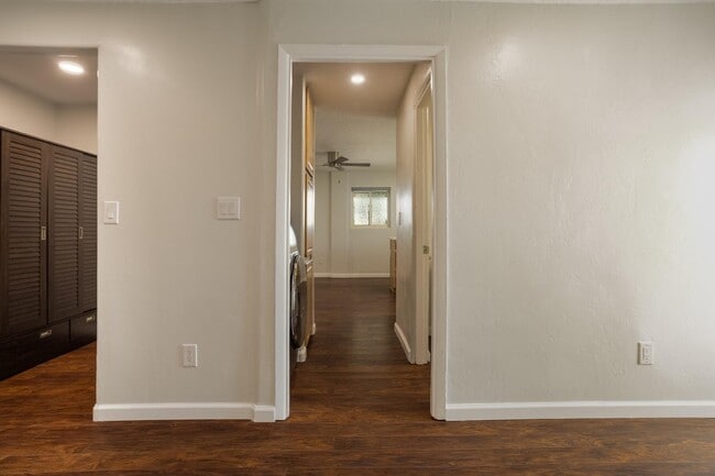 Building Photo - 501 El Paraiso Rd NW