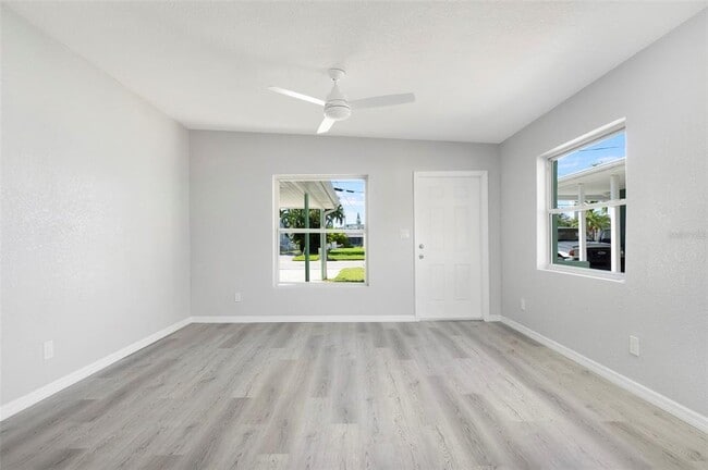 Building Photo - 304 E Madeira Ave