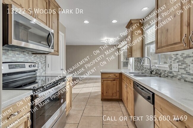 Building Photo - 13222 S Woods Park Dr