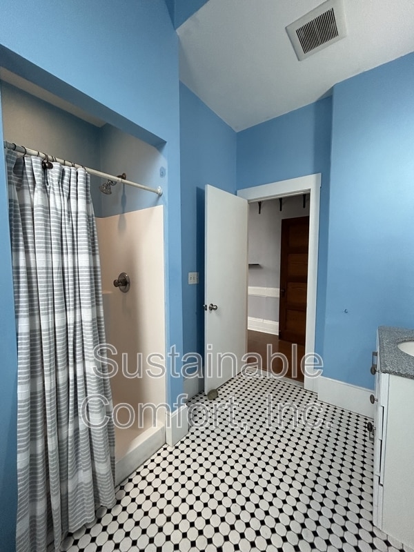 Building Photo - 28 Adams St