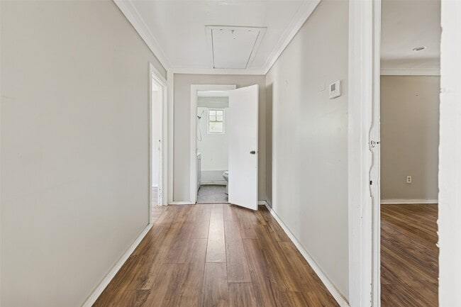 Building Photo - 111 Lazy Trail