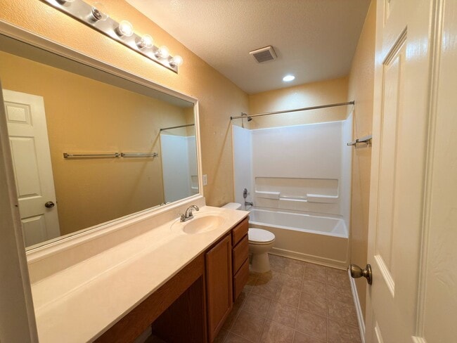 Building Photo - University Park - 5 bedrooms, 3-1/2 Baths