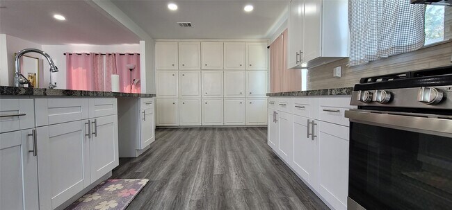 Building Photo - 13810 Overbrook Ln