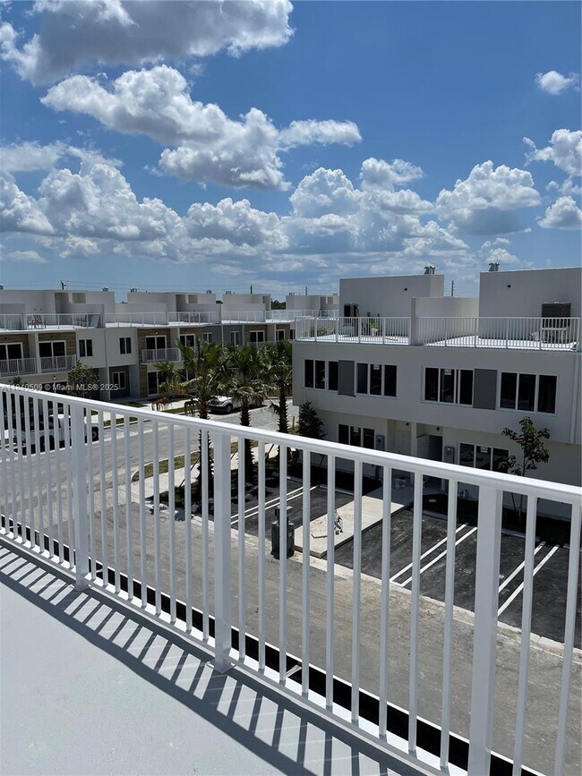 Building Photo - 25818 SW 144th Ave