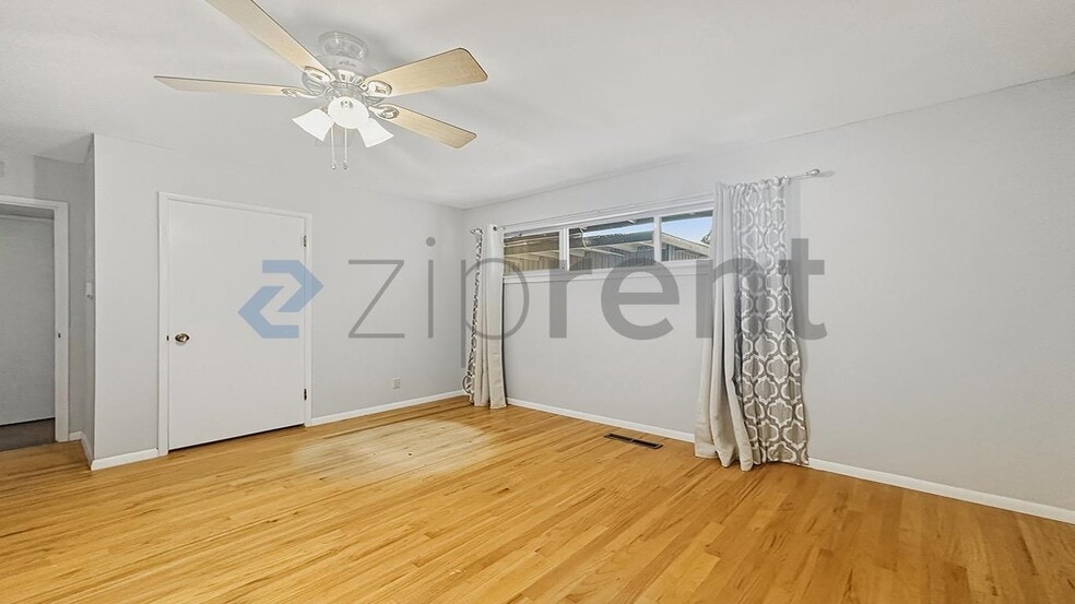 Building Photo - 5544 N Poplar Ave