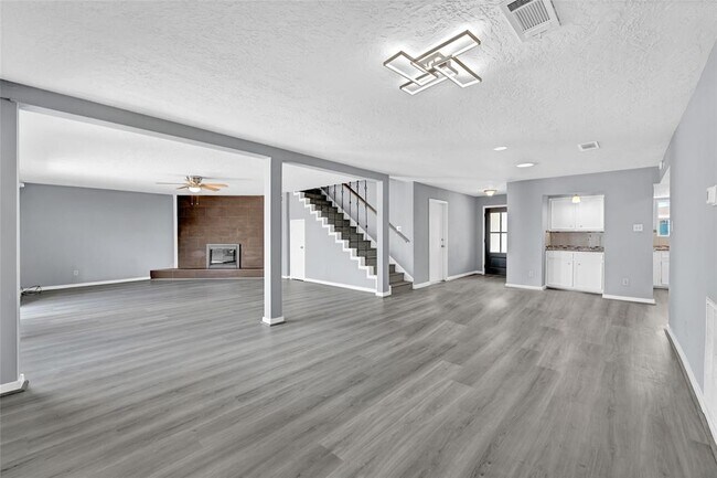 Building Photo - 10718 Boardwalk St