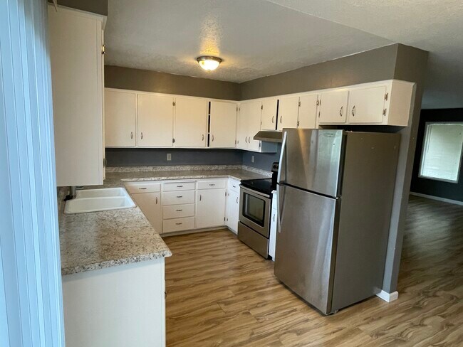 Kitchen - 634 Villa Rd