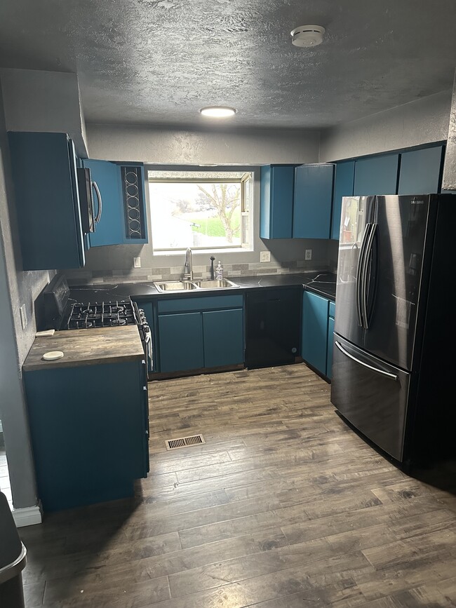 Building Photo - 524 Silcott Ct