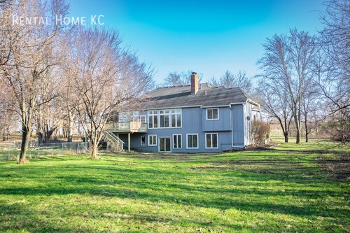 Building Photo - Large 1.5 Story luxury home on 2.5 acres  ...