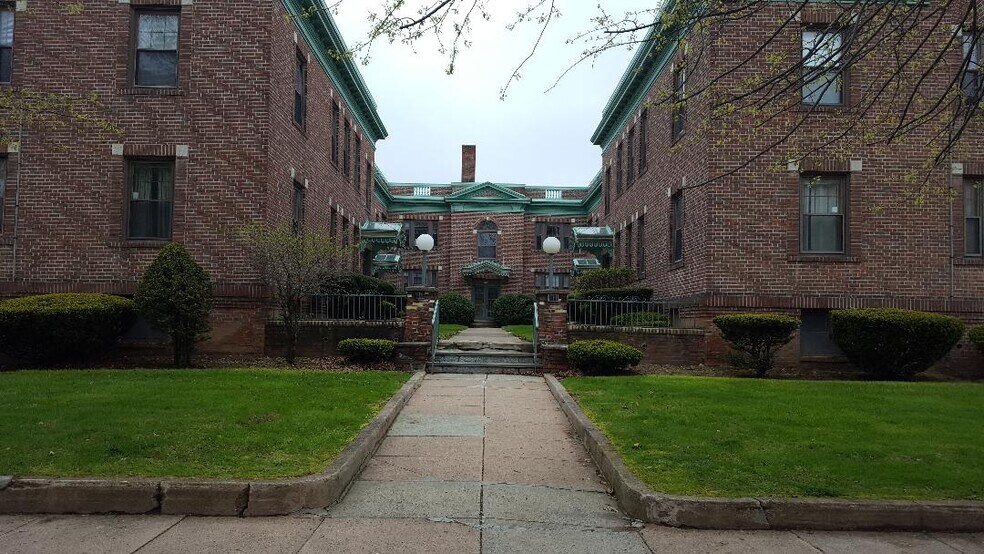 Building Photo - 213 Fountain St