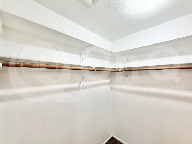 Building Photo - 1055 N Recker Rd
