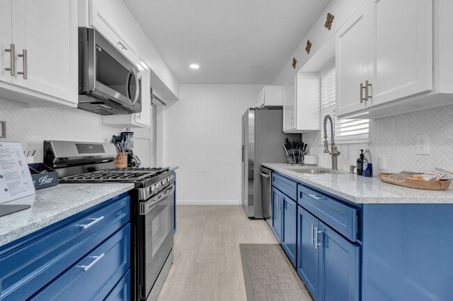 Building Photo - 9805 Sugarberry Dr