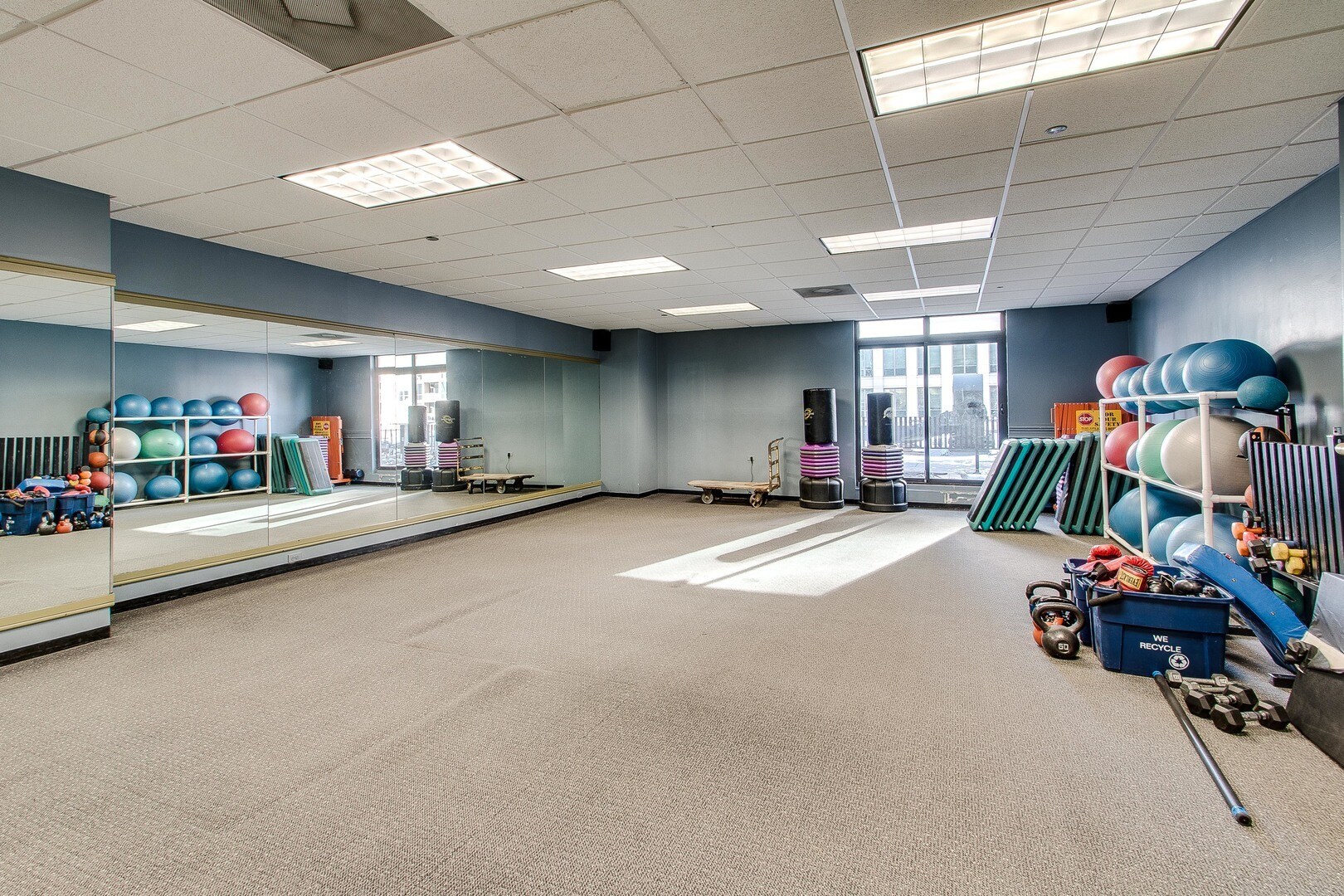 Building Photo - 663 N State St