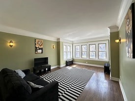 Building Photo - 5024 N Ridgeway Ave