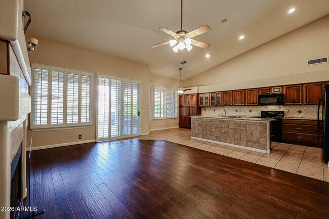 Building Photo - 5930 W Louise Dr