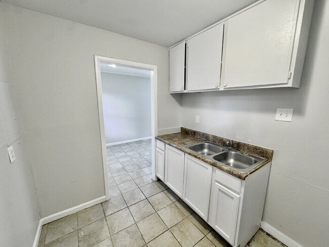 Building Photo - 1623 Harville St