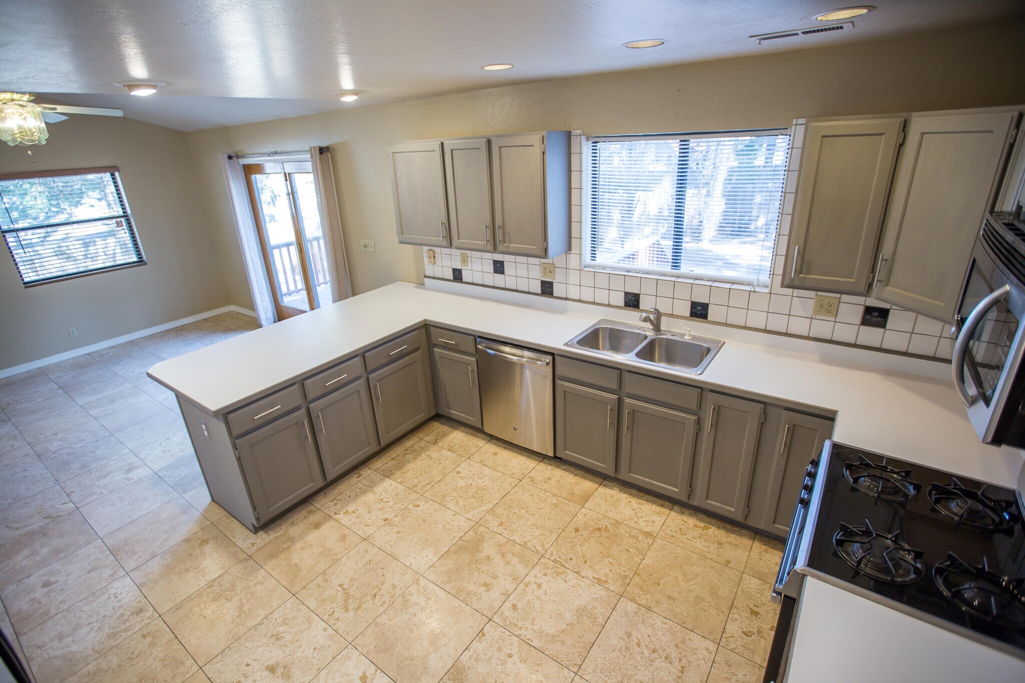 Building Photo - 2562 N Fox Run Dr