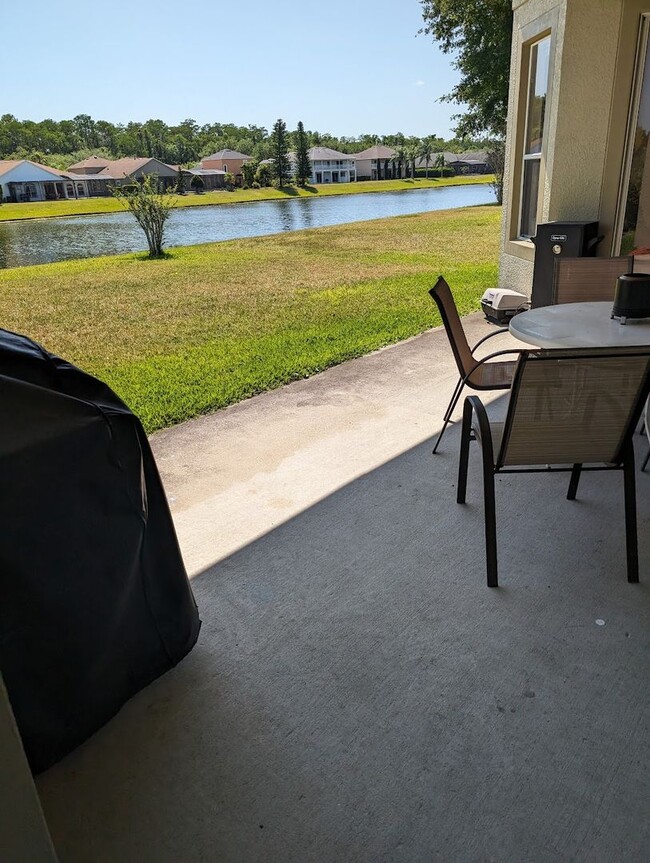 Building Photo - Spacious 4 bedroom with 3 bathrooms and se...