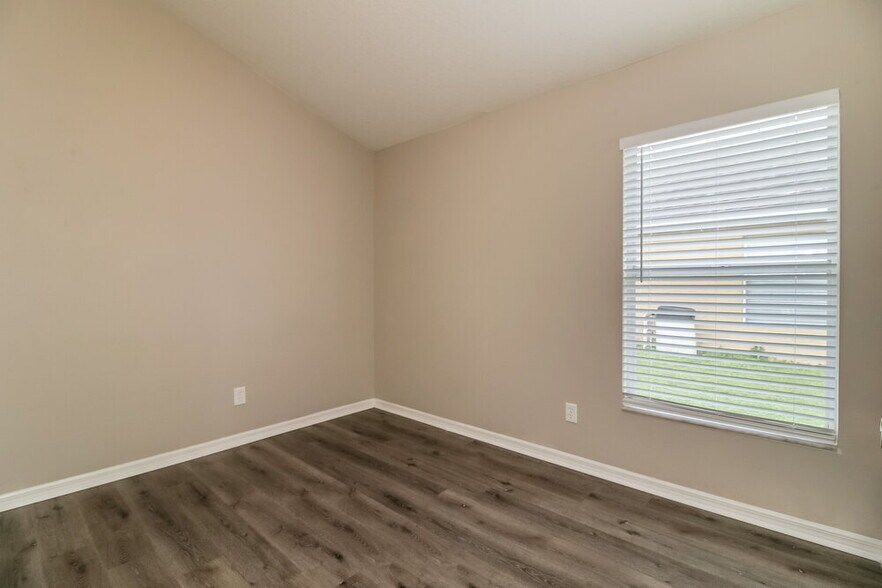 Building Photo - 1465 Lake Shore Ranch Dr