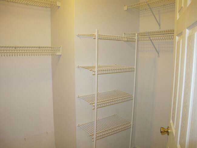 Building Photo - Spacious home in nice Evans neighborhood  ...