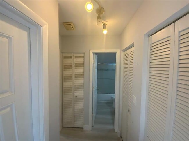 Building Photo - 1795 Satinwood Cir