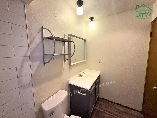 Building Photo - 3-Bedroom Home with Fireplace, Covered Patio & Large Fenced Backyard