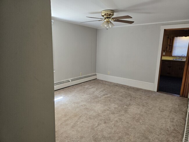 Building Photo - 54 Maple St