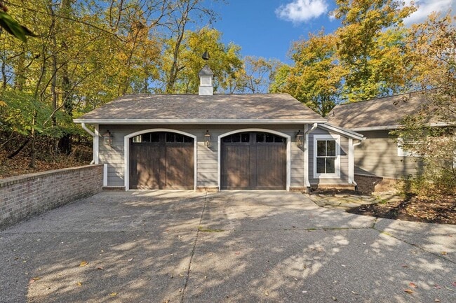 Building Photo - FULLY FURNISHED ISLAND HOME ON OLD HICKORY...