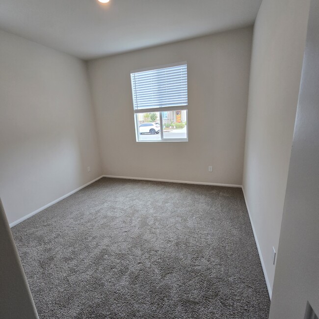 Downstairs Room - 32871 Forgecroft St