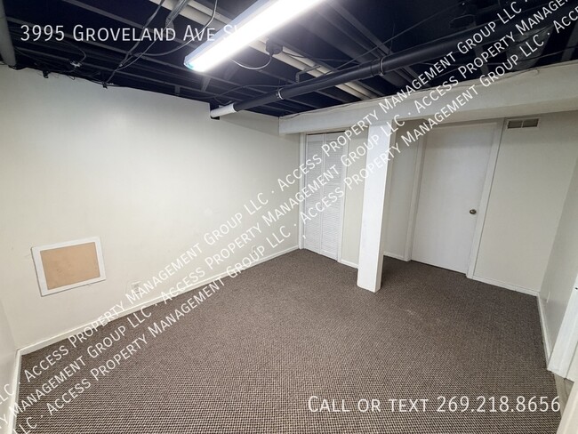 Building Photo - 3995 Groveland Ave SW