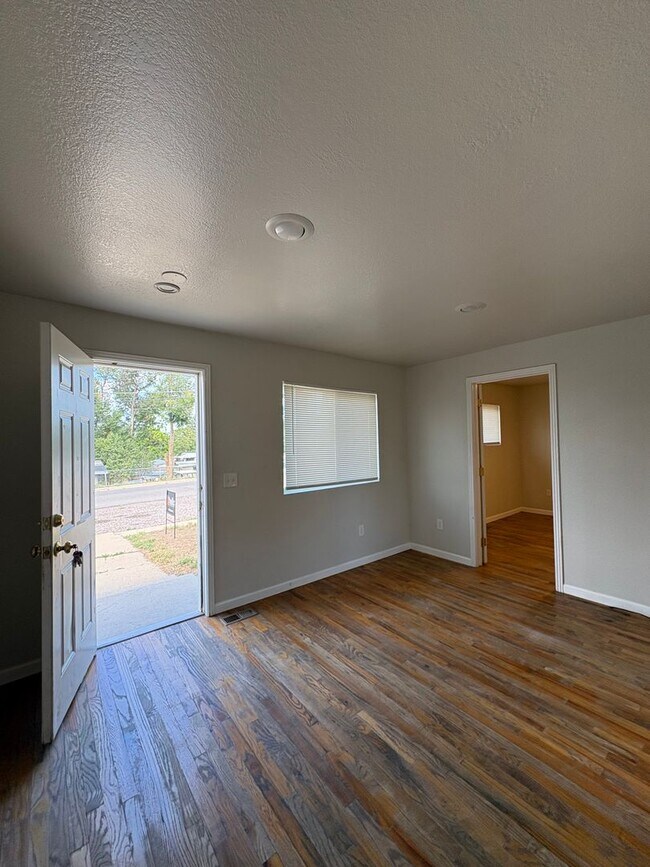 Building Photo - 3230 W 55th Pl