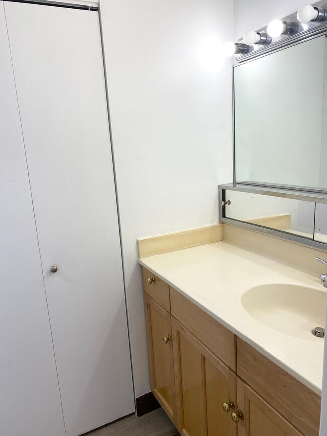 Building Photo - Pearlridge Gardens & Tower:1 Bdrm 1 Bath Condo Apt w/ 1 Open Pkg