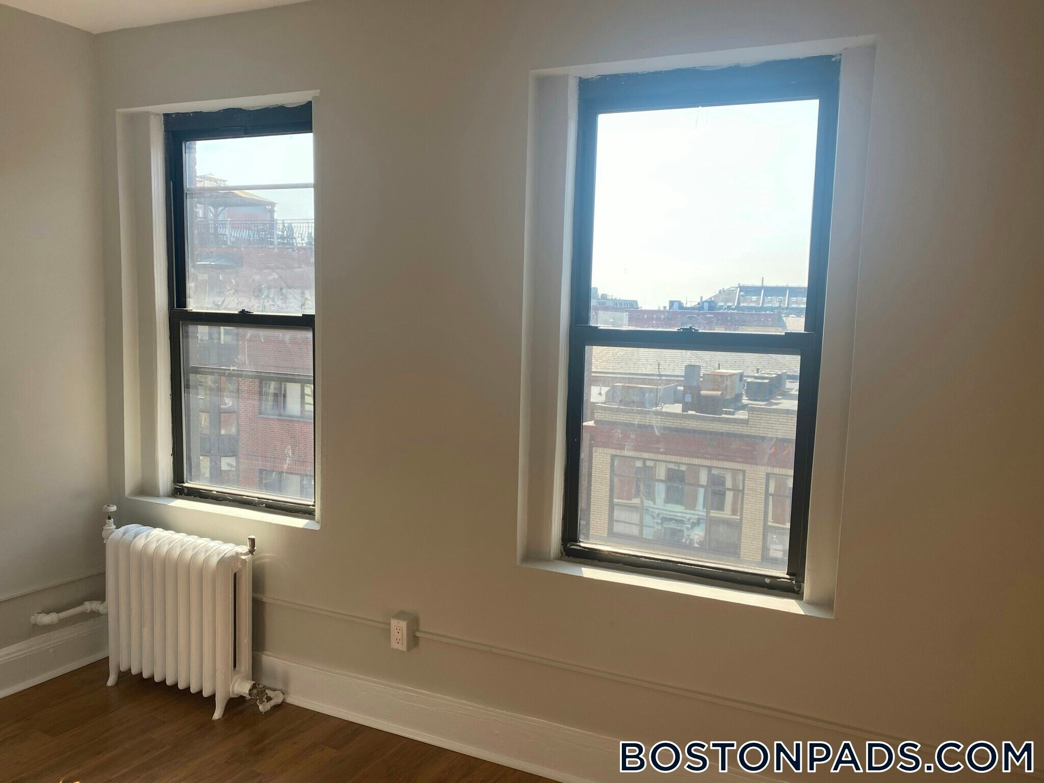Building Photo - 220 Hanover St