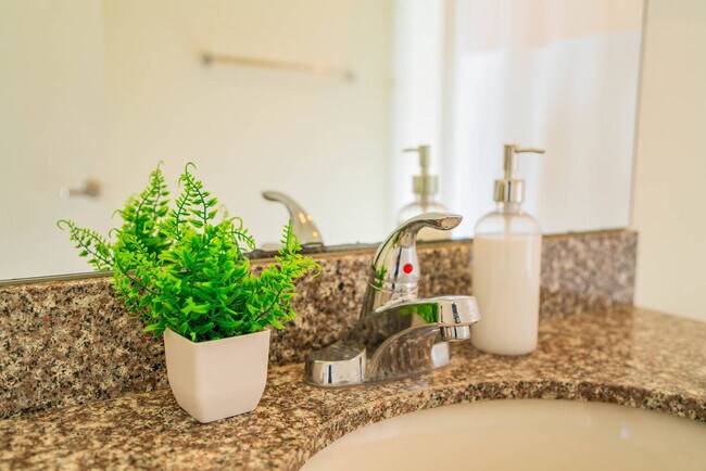 Building Photo - 333 E Roosevelt St