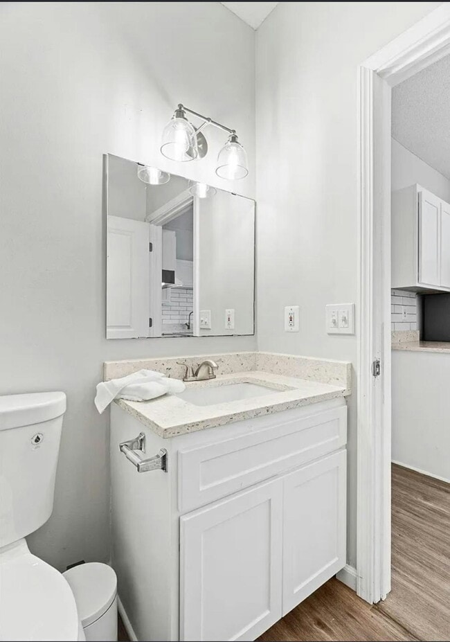 Building Photo - 608 Roundhouse St