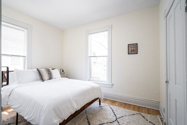 Building Photo - 3Bdrm w/ Den  **FREE JULY RENT