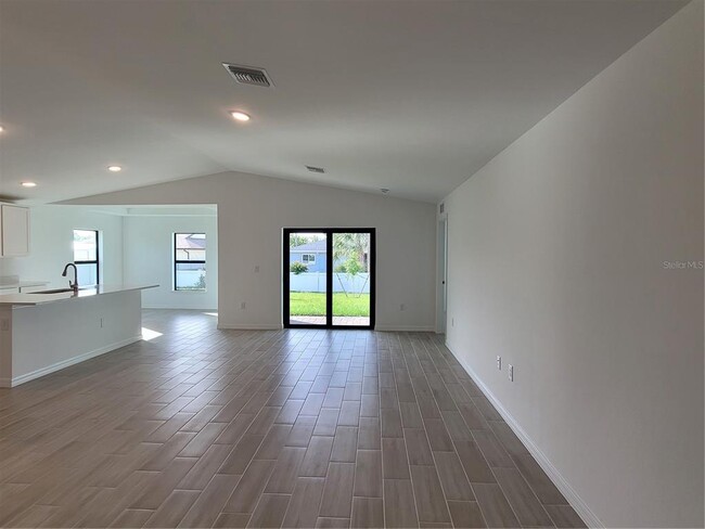 Building Photo - 11100 Vanessa Ave