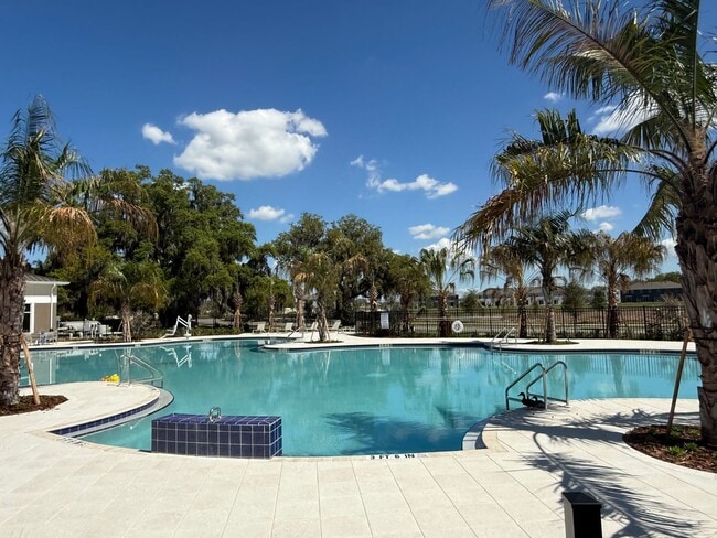 Building Photo - 3 bedroom, 2.5 bath Townhome