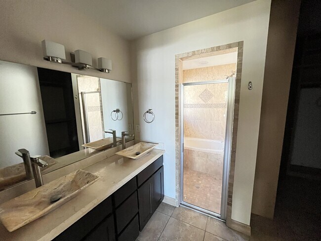 Building Photo - 3909 Ivana Ct