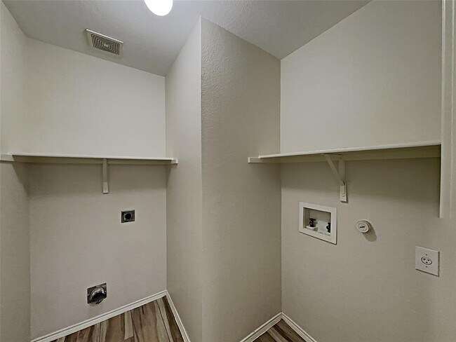 Building Photo - 12417 Sky Harbor Dr