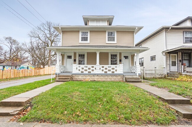 Building Photo - 563 Tecumseh St