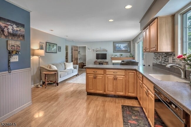 Primary Photo - 16 Messig Rd