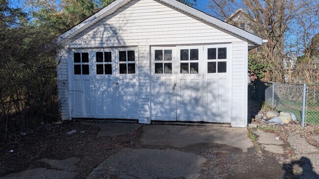 Building Photo - 3943 Glenmore Ave