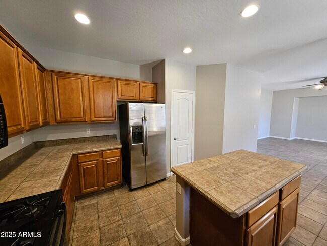 Building Photo - 2065 E Hulet Dr